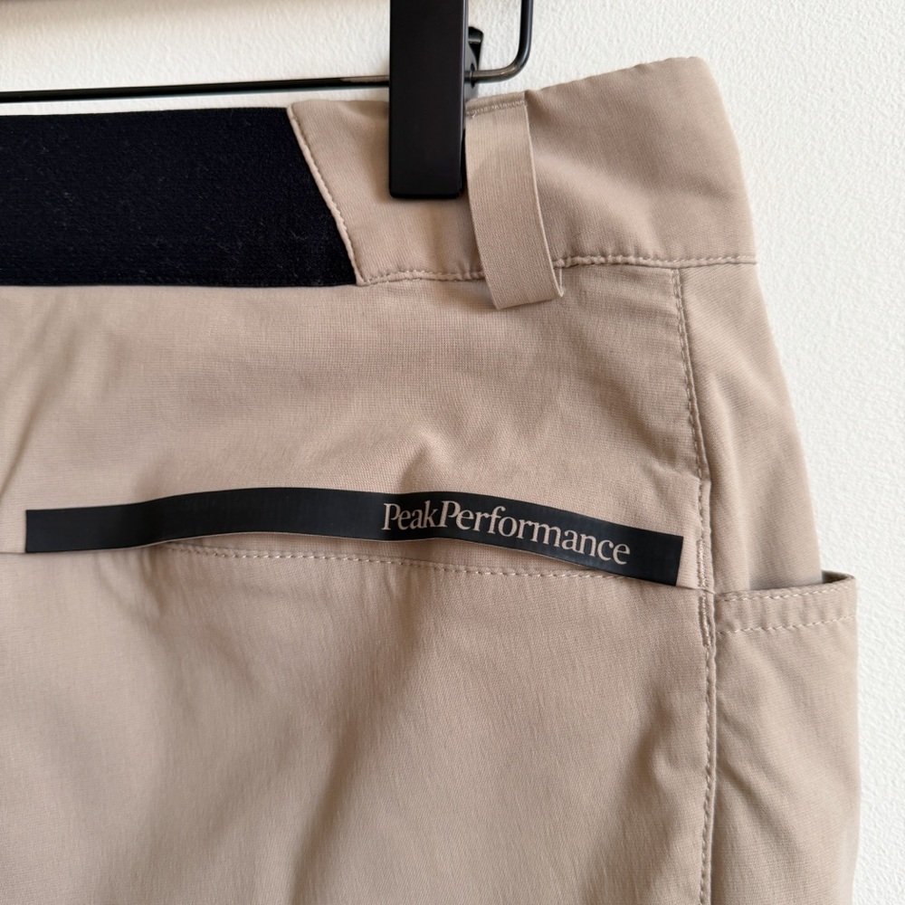 PEAK PERFORMANCE • Iconiq Outdoor Pants in Beige - Picture 9 of 15